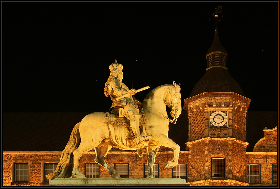 Düsseldorf, Market Square with Jan Wellem Statue