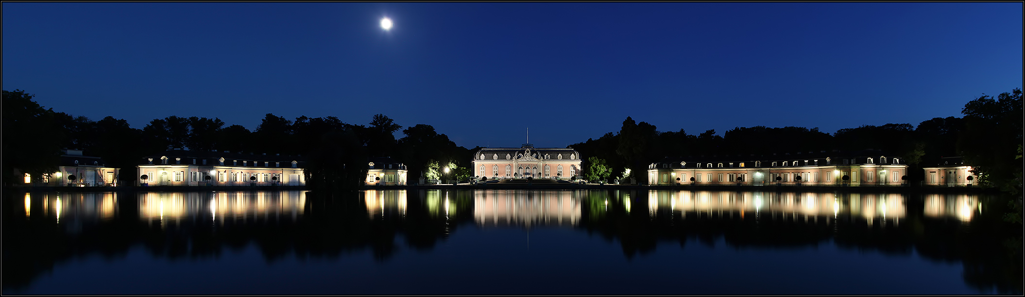 Schloss Benrath in Düsseldorf (Panorama-Aufnahme)